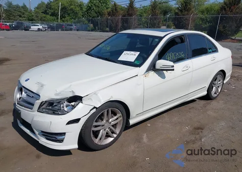 2012 Mercedes-Benz C 300 Sport 4Matic из США, поврежденный, VIN WDDGF8BB7CR213513
